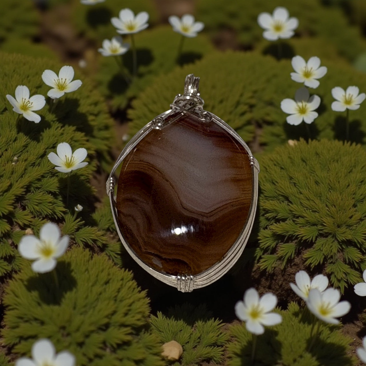 Ethereal Aura: The Mystical Agate Pendant