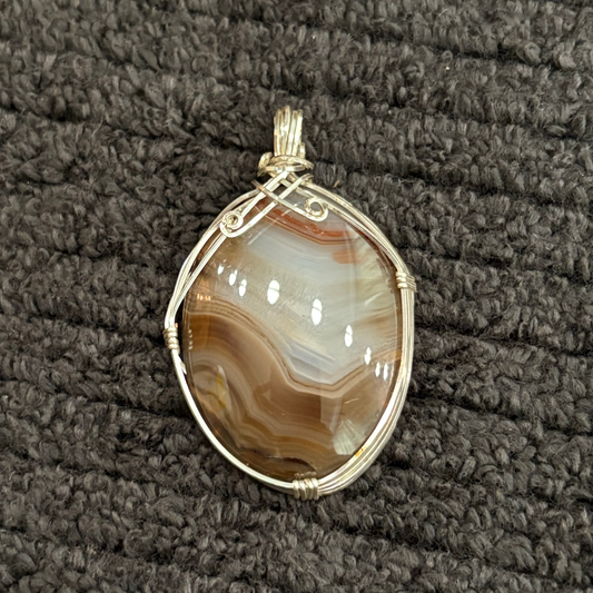 Ethereal Aura: The Mystical Agate Pendant